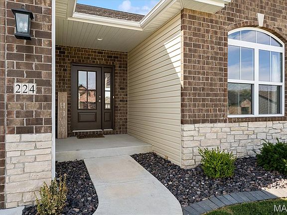 3rd image of 224 Meridian Oaks Dr