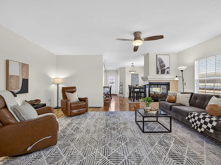 2933 Lawrence St — Photo 41
