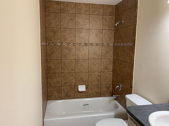 5th image of 220 Forest St