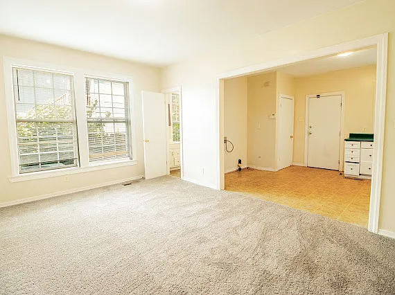 2711 Avenue E — Photo 5