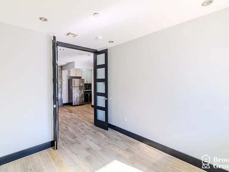 508 Seneca Ave #3C — Photo 6