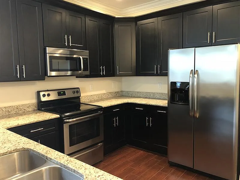 3 bed, 2.5 bath, 1994 sqft, $2,600 — Photo 3