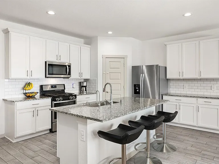 2421 Mar Vista Ln — Photo 7