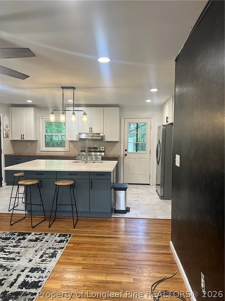 3 bed, 2.0 bath, 1075 sqft, $1,600 — Photo 2