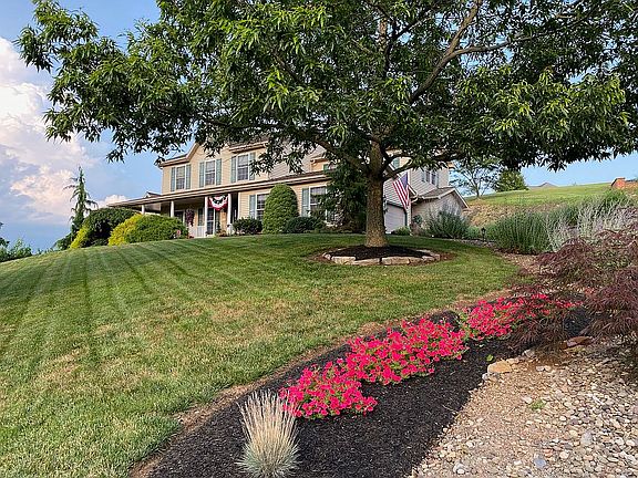 3rd image of 210 Hoffman Blvd