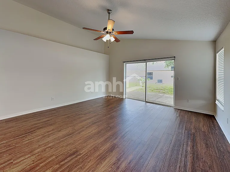 1145 Bluegrass Dr — Photo 9