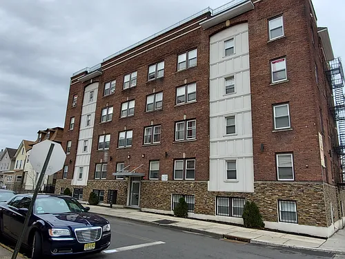 39 N Burnett St #J Photo 1