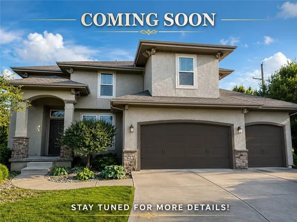 8607 W 165th Ter, Overland Park, KS 66085