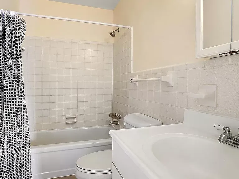 1701 Lobdell Ave — Photo 3