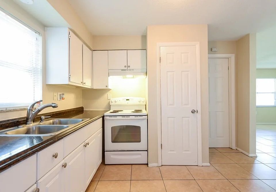 1st image of 8239 Greenleaf Cir