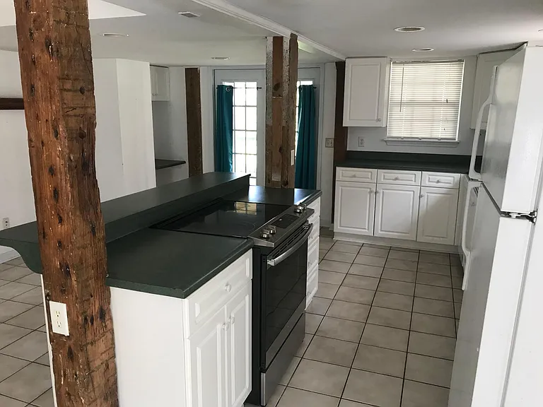 912 Lovell Ave #B — Photo 3