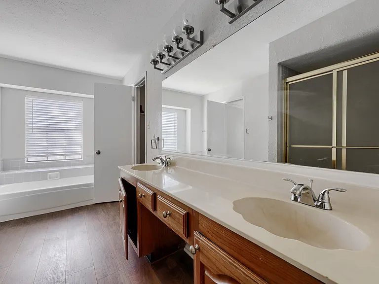 1005 Whitewater Trl — Photo 16