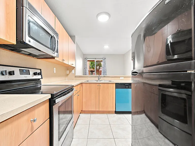 732 SW 106th Ave #2011 — Photo 15