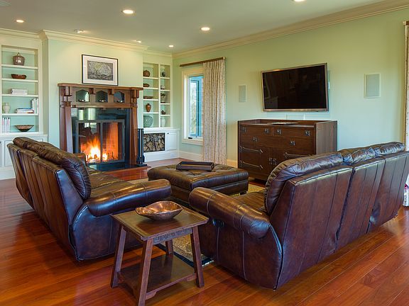 4th image of 24 Country Club Ln