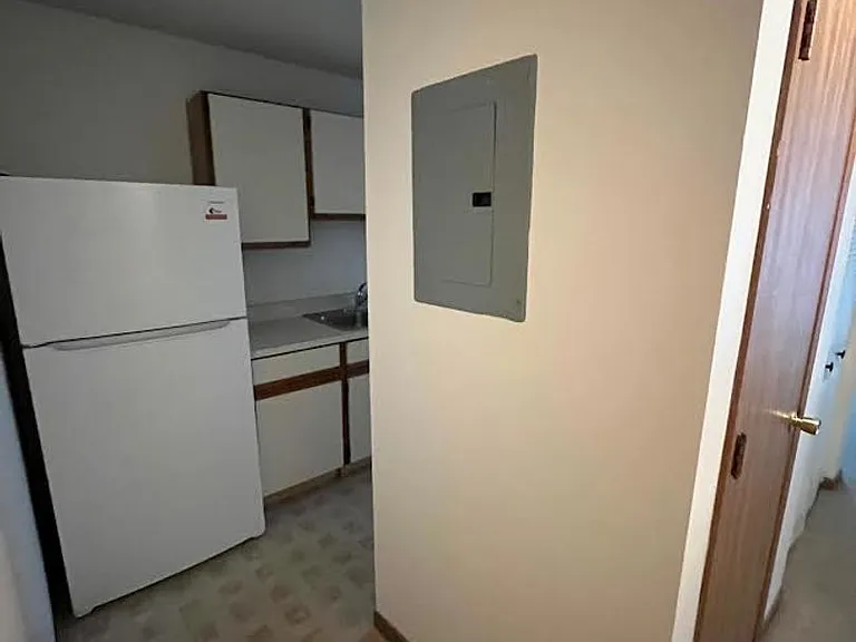 Two bedroom, 1 bathroom, patio — Photo 31