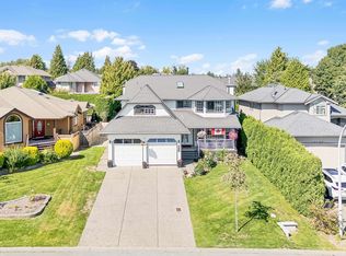 19113 62a Ave, Surrey, BC V3S8C6