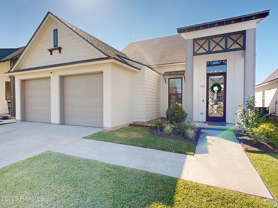 1st image of 122 Lakes Edge Dr