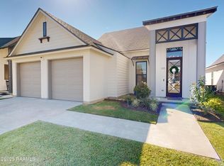 122 Lakes Edge Dr, Broussard, LA 70518