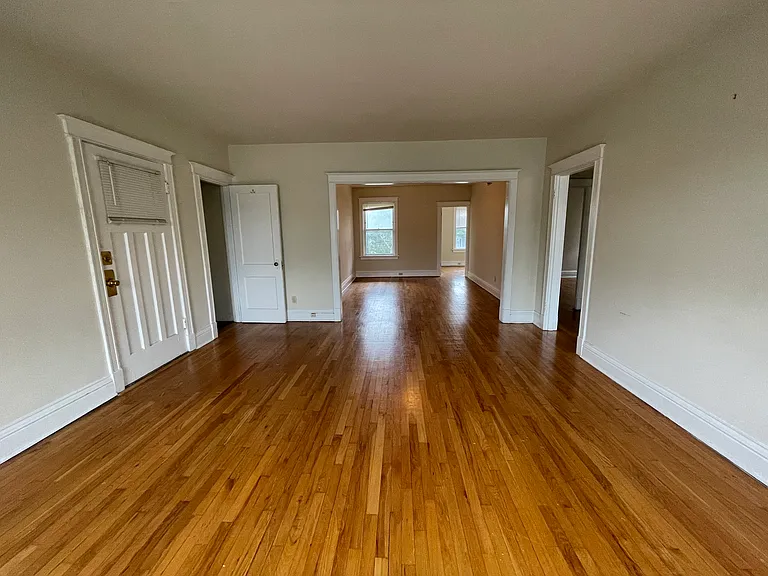 750 Kingsland Ave — Photo 5