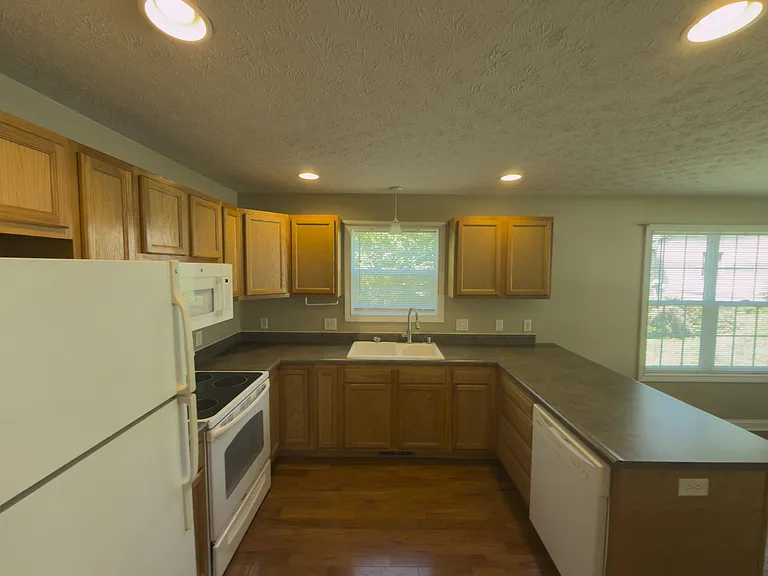 521 E 1st Streetnew — Photo 11