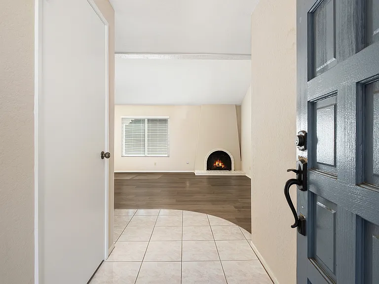 4068 Jeffrey Dr — Photo 4