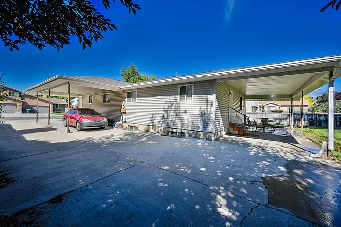 918 E Vics Rd — Photo 25