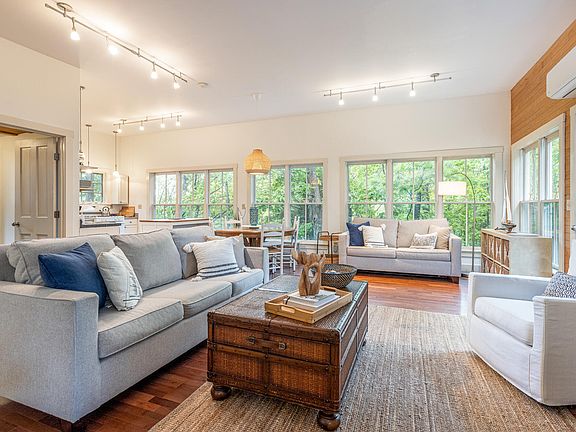 3rd image of 225 Brackett Avenue