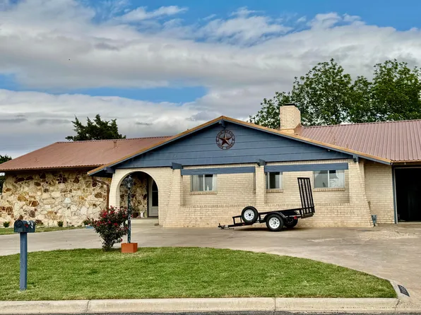 1605 Locust St, Canadian, TX 79014