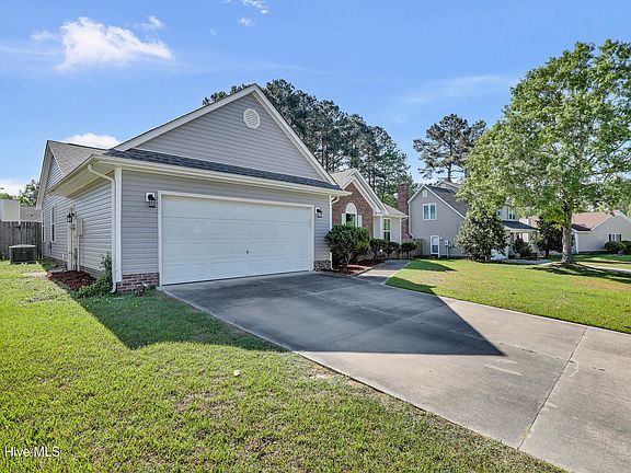 3rd image of 527 Raintree Road
