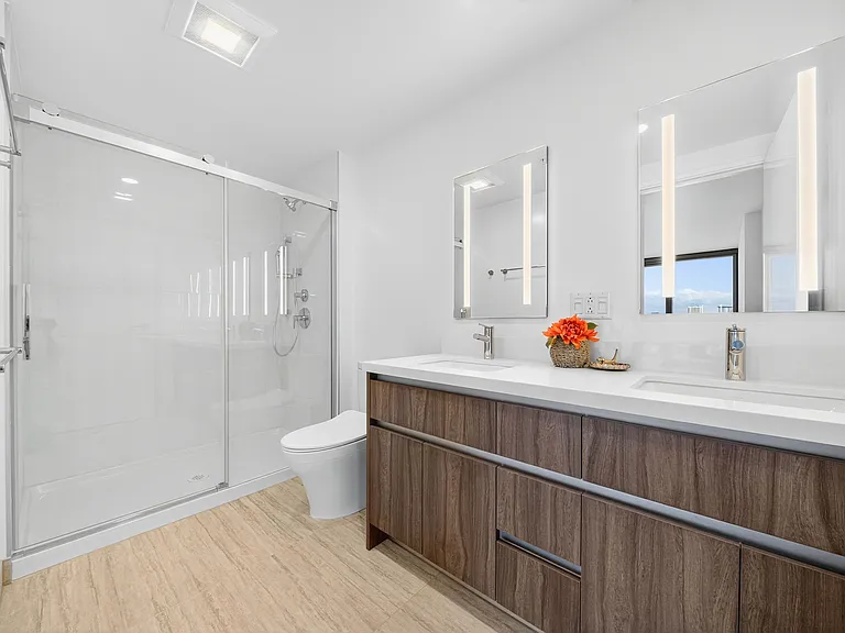 1515 Liona St #2002 — Photo 14