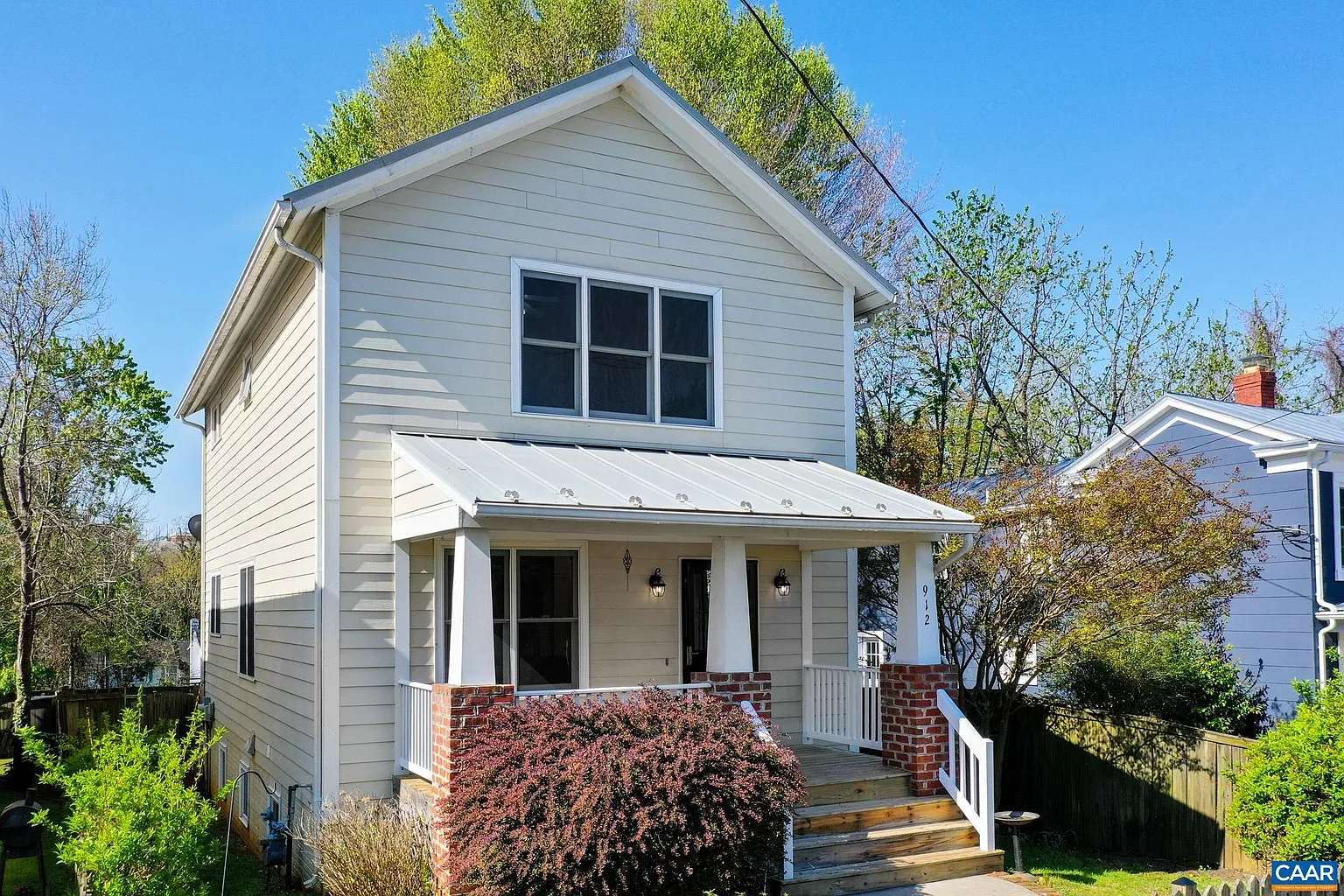 912 Anderson St photo 1