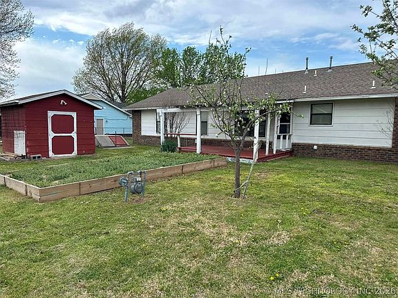 4th image of 1400 Damon Dr