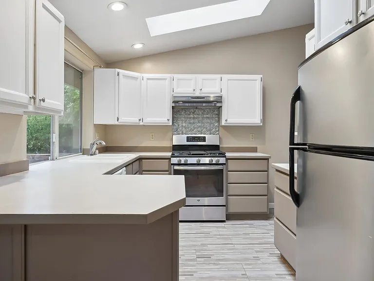 1012 Irving St SW — Photo 12