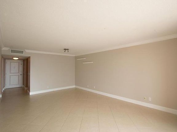 3rd image of 470 Executive Center Dr APT 2G