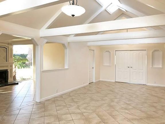 2nd image of 105 Eliza Ct