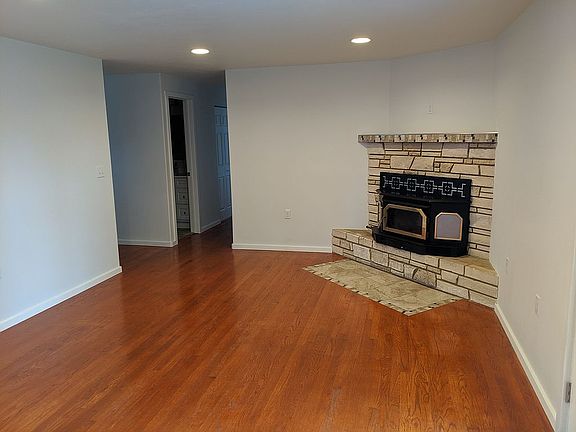 3rd image of 1213 W 16th St