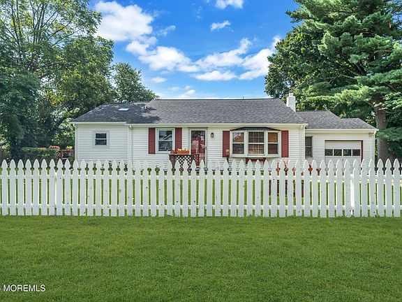 3rd image of 1717 Maple Street