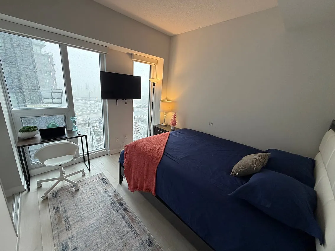 Premium Deluxe Room Queens Wharf Road & Spadina Avenue — Photo 3