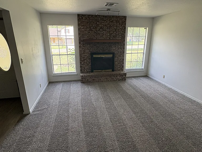 1031 S Brookview Ln — Photo 3