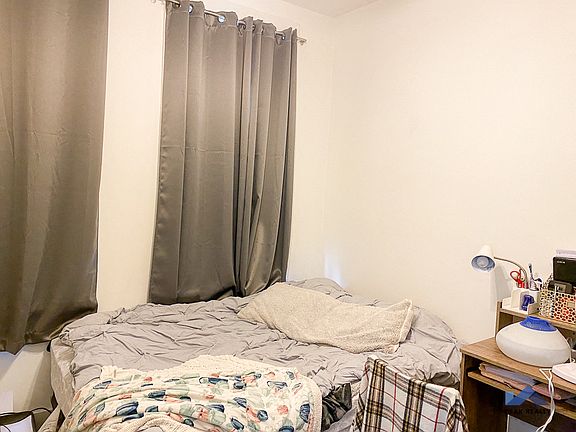 5th image of 1054 N Ashland Ave #3