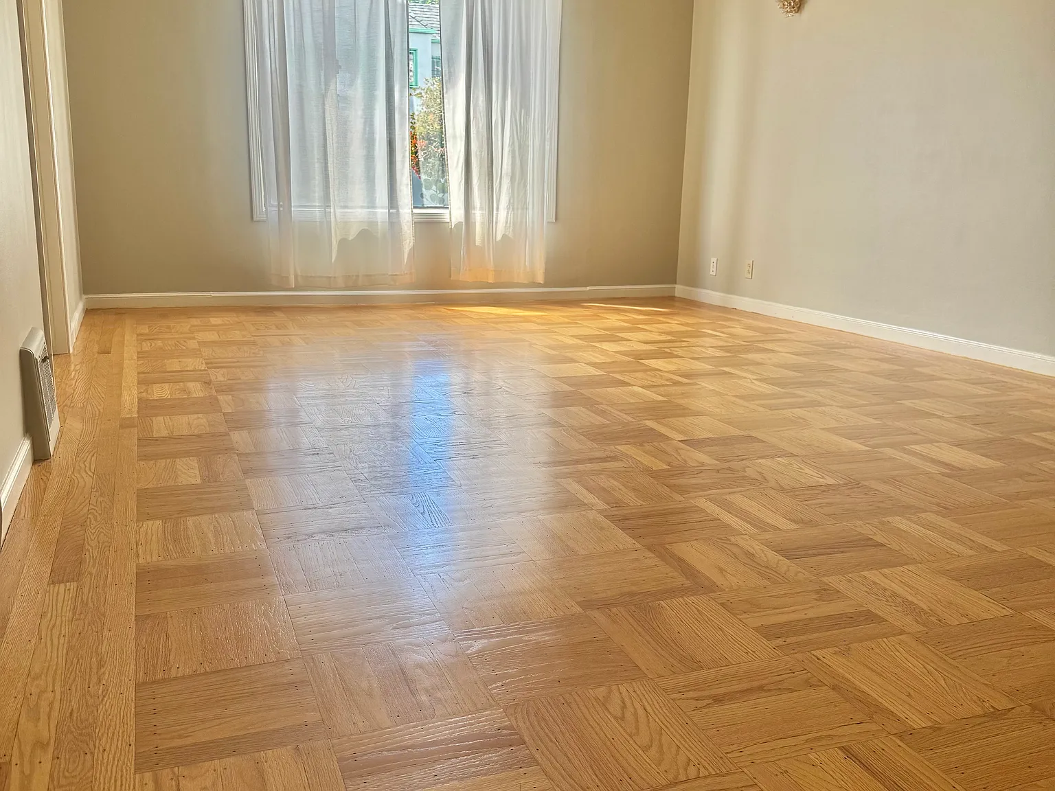 3 bed, 1.5 bath, 1250 sqft, $3,600 — Photo 2