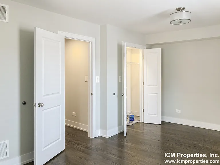 2325 N Southport Ave #3 — Photo 5