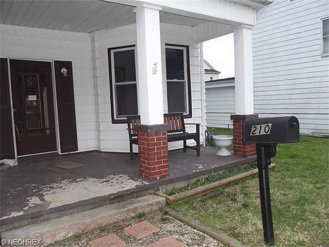 2nd image of 210 Cleveland St