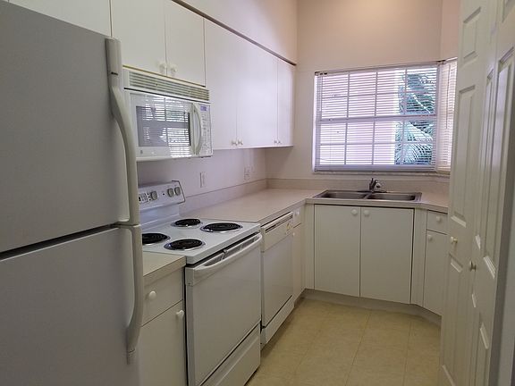 3rd image of 4232 Central Sarasota Pkwy APT 815