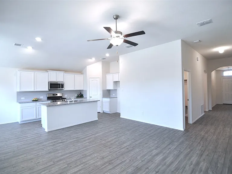 8913 Zubia Ln — Photo 4