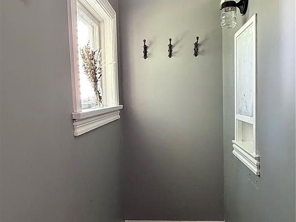 4th image of 2333 Robinson STREET