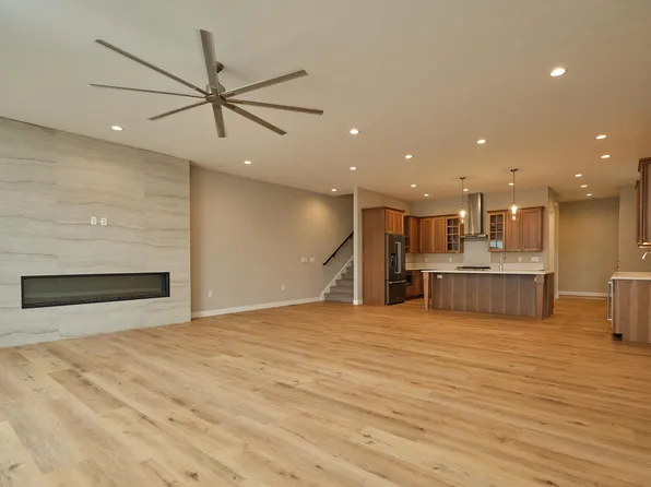 16400 Bayside Dr, Spirit Lake, IA 51360