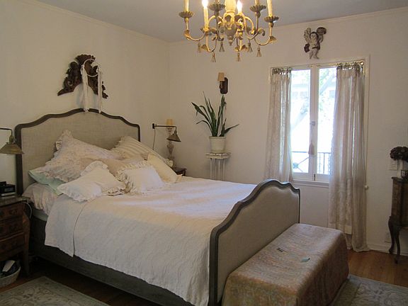 3rd image of 2263 N Gower St