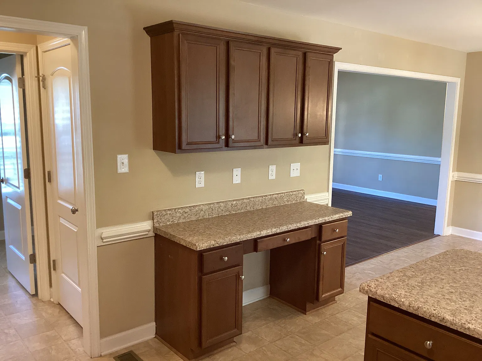 3 bed, 2.0 bath, 1481 sqft, $1,930 — Photo 2