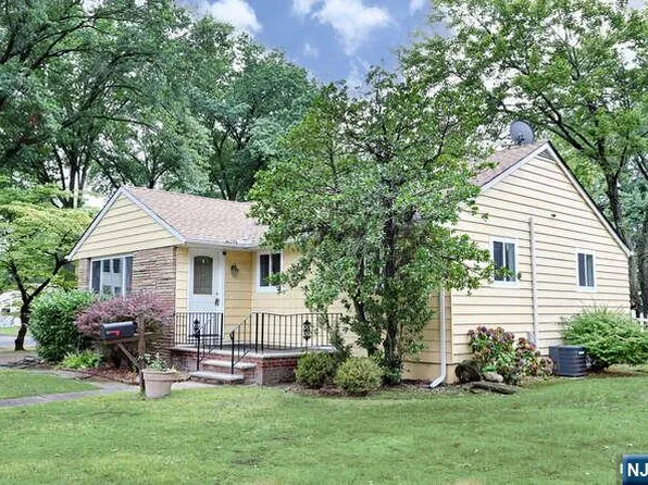 88 Hazelhurst Ave, Glen Rock, NJ 07452